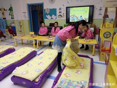 成为专业幼儿保育员的必备证书与核心素养